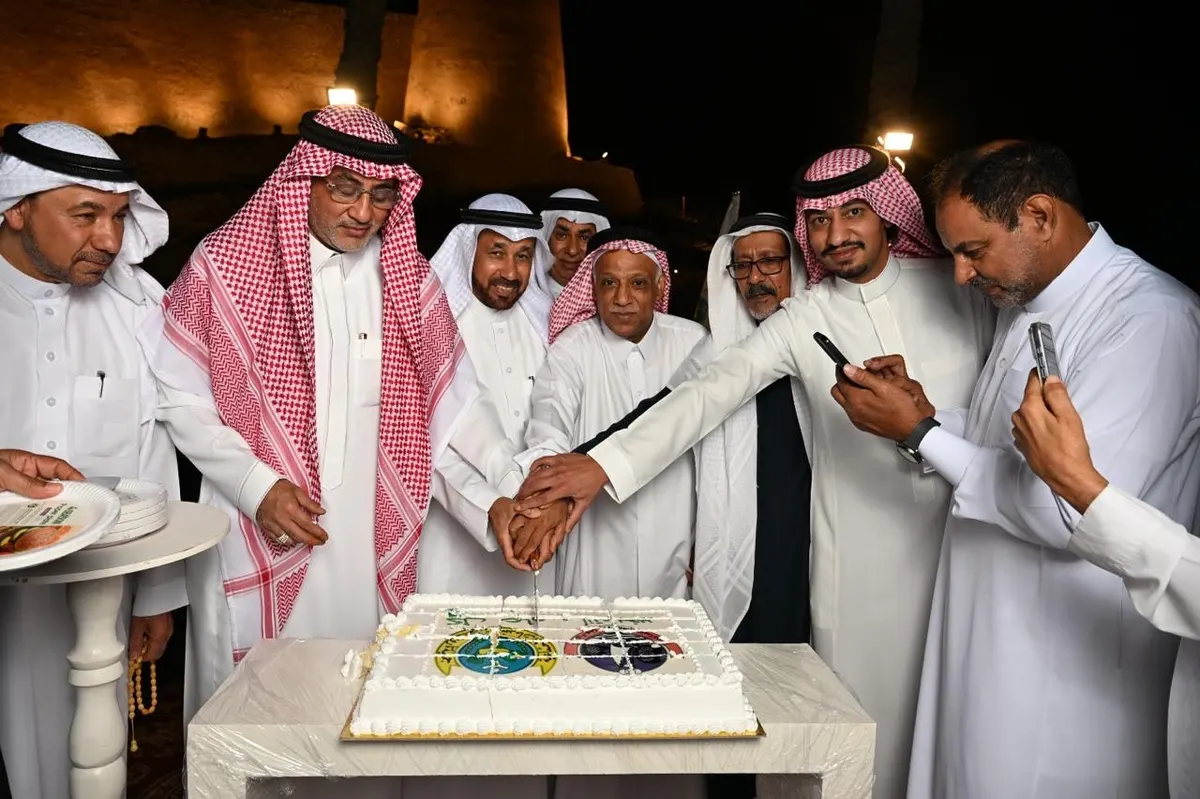 في بستان قلعة تاروت التاريخية.. مجلس المعايدة يجمع الأهالي ويجسد روح الجزيرة في عيد الفطر