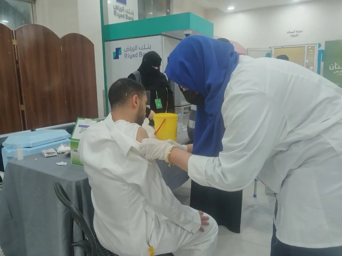 في القطيف.. تطعيم 303 من المقبلين على الحج