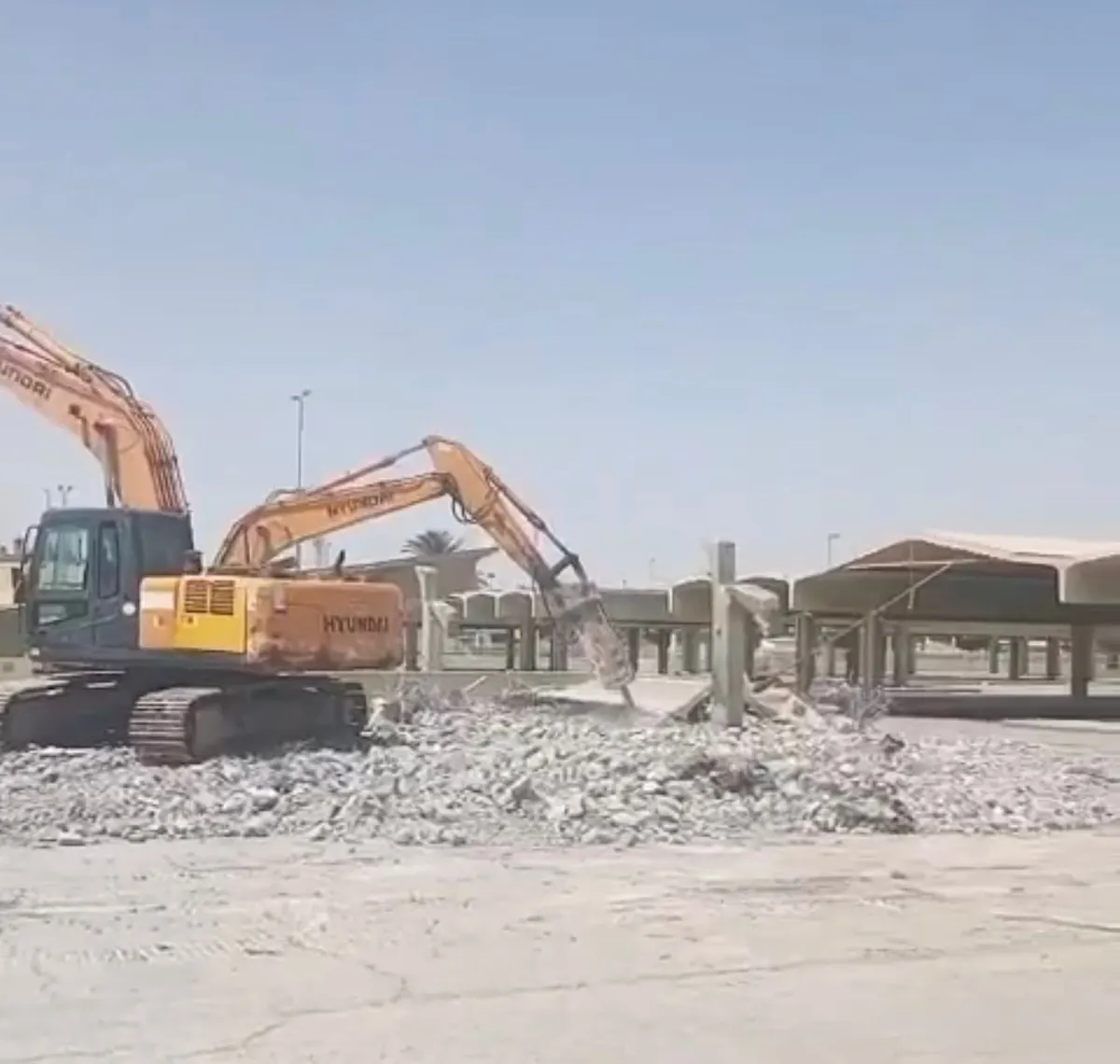 في القطيف.. بدء إزالة «سوق الخميس» القديم إيذانًا بانطلاق التنفيذ الميداني للمشروع الجديد