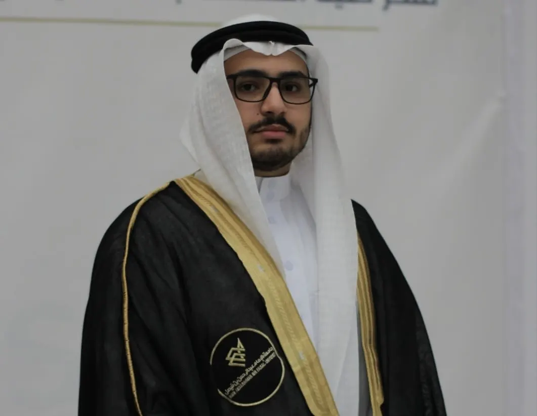 من جزيرة تاروت.. مع مرتبة الشرف الثانية.. «جامعة الإمام عبدالرحمن بن فيصل» تمنح علي المختار بكالوريوس هندسة الطاقة