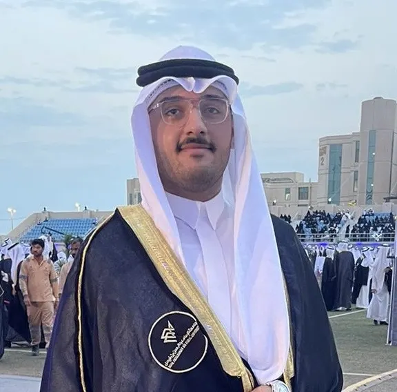 من كويكب القطيف.. «جامعة الإمام عبدالرحمن بن فيصل» تمنح هاشم المسحر بكالوريوس المالية والمصرفية