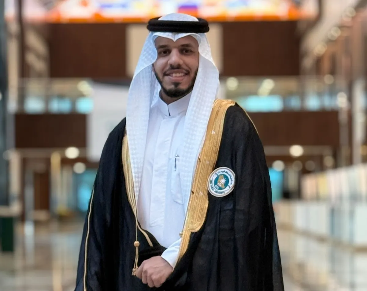 من سنابس.. مع مرتبة الشرف.. «جامعة الملك فيصل» تمنح منتظر البيابي درجة البكالوريوس في علوم وتقنية الأغذية