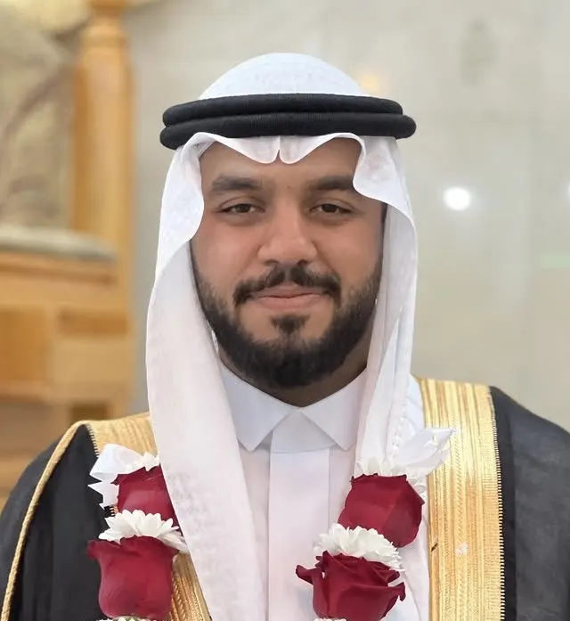 في الأوجام.. القفص الذهبي يجمع عائلة «آل مبارك»