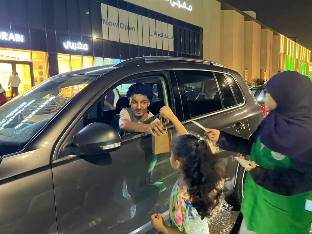 بعيدية تحمل رائحة القطيف.. البلدية تشارك الأهالي فرحة العيد