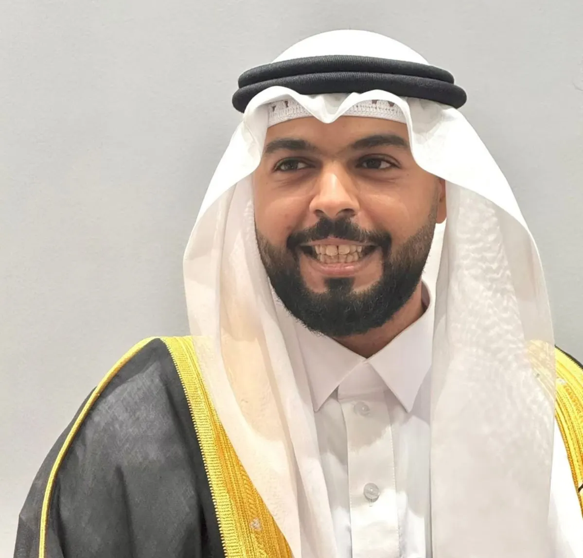 في القطيف.. القفص الذهبي يجمع عائلتي «الخضر» و«السنونة»