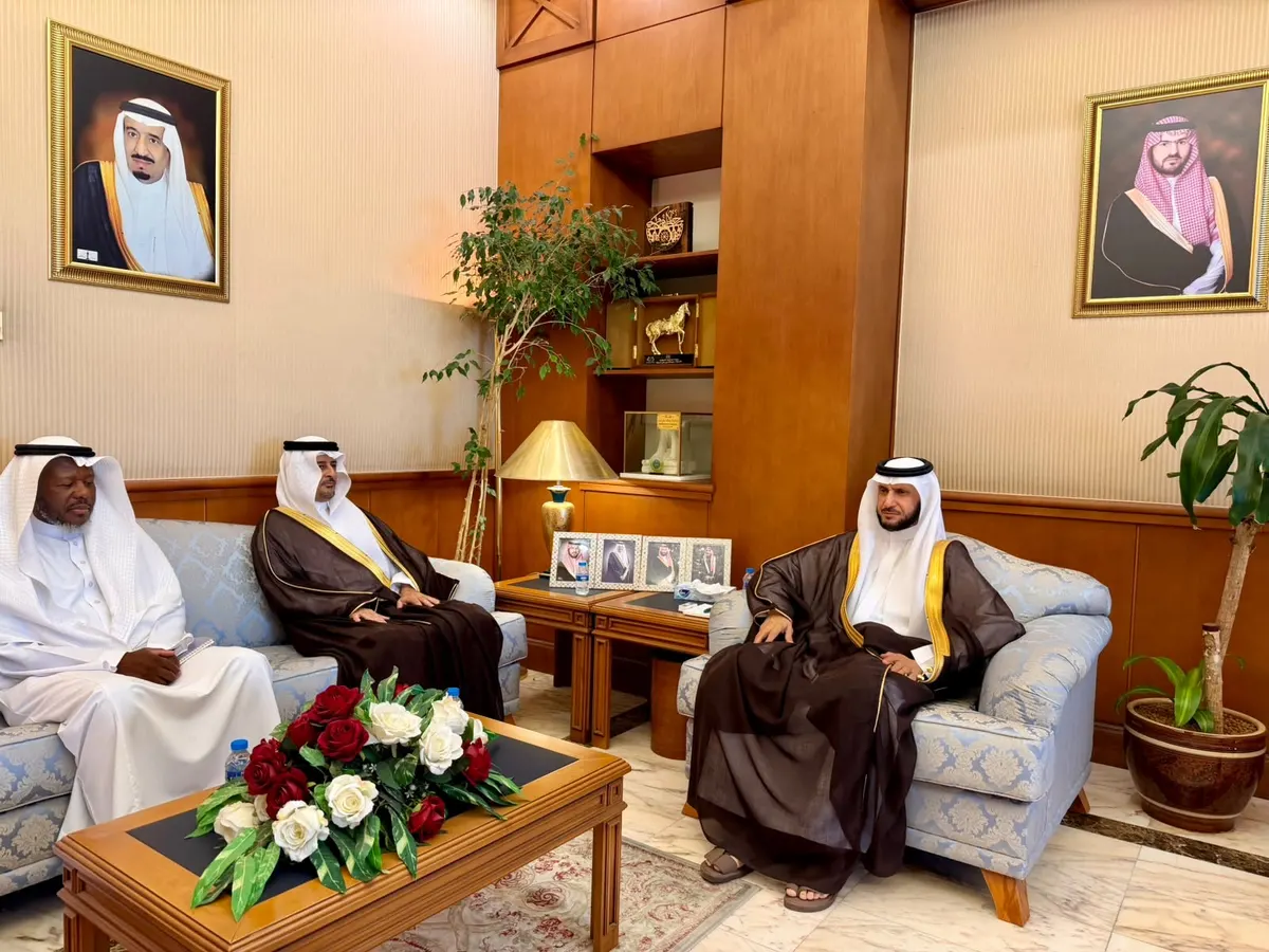 محافظ القطيف يلتقي مدير STC في منطقة الدمام