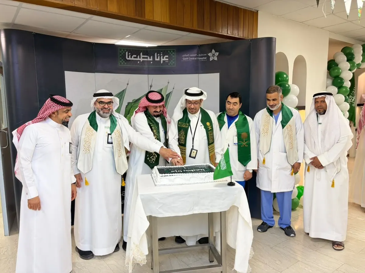 بالأخضر والاعتزاز.. «القطيف المركزي» يحتفي باليوم الوطني الـ96 بين المرضى ومنسوبيه