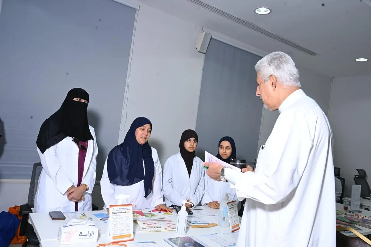 في سنابس.. 9 أركان و30 متطوعًا يحوّلون «عيشها أخف» إلى رحلة بين الفحوصات الصحية والتوعية والفن