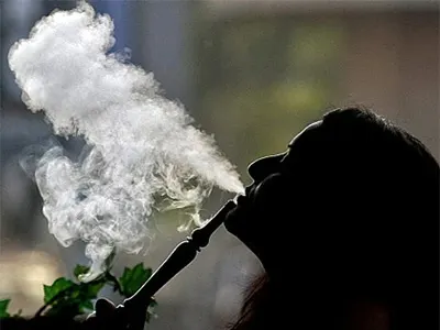 استشاري يحذر: الشيشة تُسبب العجز الجنسي وانخفاض الخصوبة
