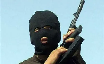 القطيف.. إصابة عشريني بطلق ناري من قائد دراجة ناريه أمام منزله