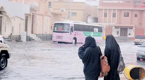 القطيف والإحساء.. زخات أمطار رعدية متوقعة تشتد مساء اليوم ونهار الغد