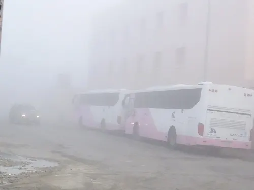 إنذار برتقالي.. ضباب كثيف يلفّ سواحل الشرقية