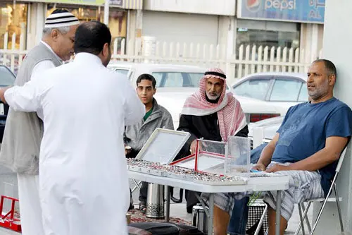 التجارة: ترخيص إلزامي لممارسة صناعة وتجارة المعادن والأحجار الكريمة
