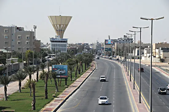 حرارة القطيف تتراجع.. الأمطار الجمعة