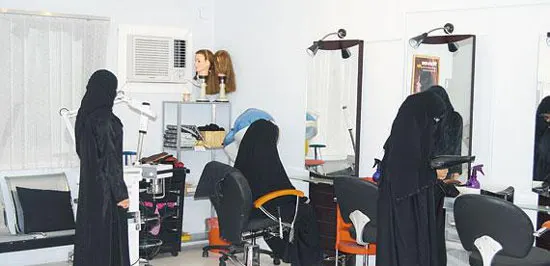 ”مواسم الأعراس“ مكسب للصالونات.. تحرق جيوب الرجال