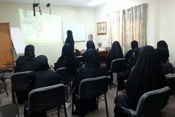 للفتيات.. مجلس مسلم بن عقيل ينظم ورشة «الجمال» بسيهات