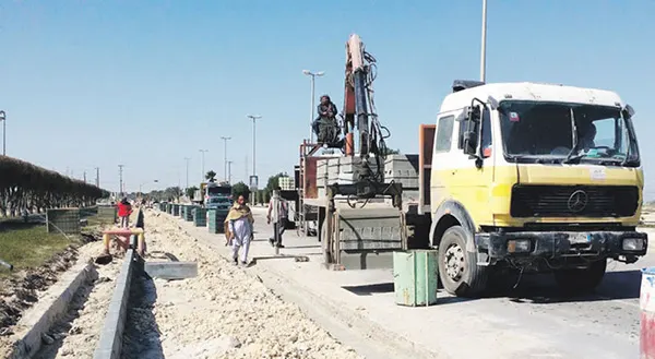 البلدية تعيد سفلتة الشارع الشرياني بصفوى