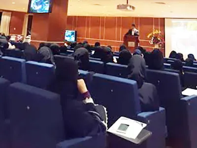 أمسية «قراءات قصصية» بملتقى القصة القصيرة