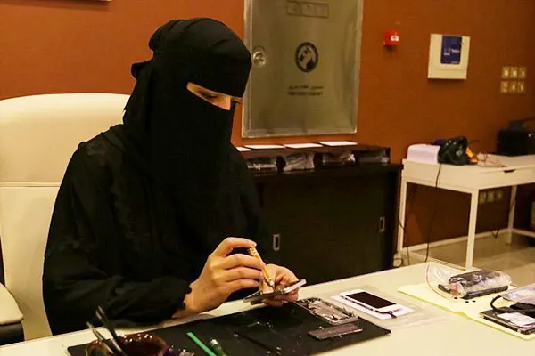جمعية تاروت تطلق برنامج لتدريب 20 فتاة على برمجة واصلاح الحاسب الالي