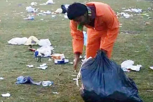 «بلدية القطيف» تنظم ”حفل سحور“ لعاملي النظافة