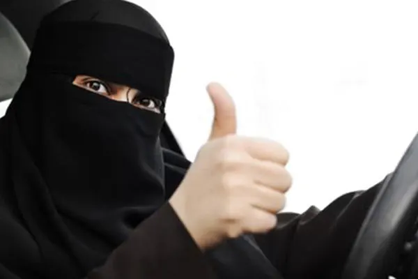 الشورى ينفي السماح للمرأة بقيادة السيارة