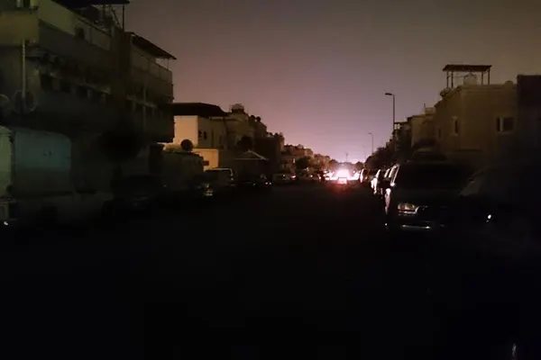 حادث سير يقطع التيار الكهربائي عن ”حوامي تاروت“