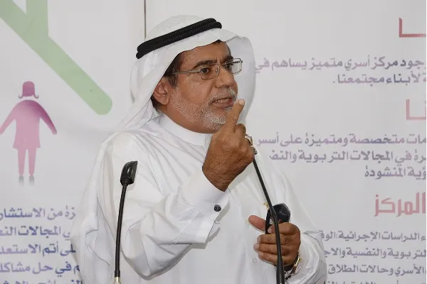 الدكتور الطاهر يناقش طلاب الثانوية حول جودة الحياة بالدمام