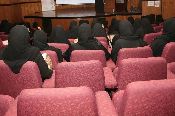 «زهور المستقبل» يقدم ورشة «مفاتيح اجتياز المقابلة الشخصية»