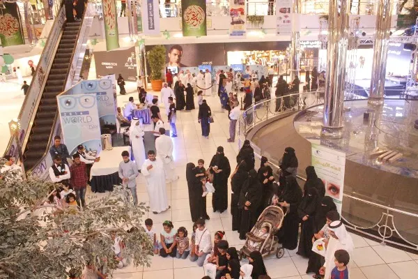 قصر العمل بـ «المولات» في المملكة على السعوديين والسعوديات