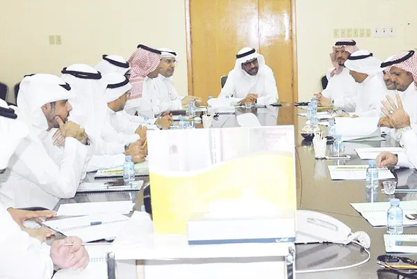 «بلدي» القطيف يقر تأجيل خطة صيانة شوارع عنك