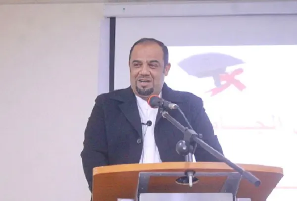 المدرب سلمان يشرح للطلاب كيفية اختيار التخصصات الجامعية