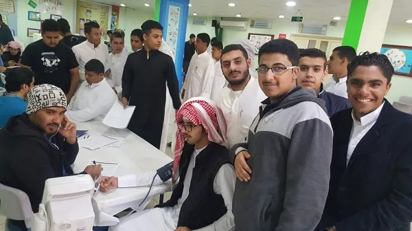 بالصور.. 200 متبرعًا في ختام الحملة المدرسية السادسة للتبرع بالدم