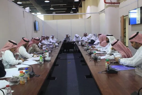 «بلدي الأحساء» يناقش تطبيق المواقف مدفوعة الأجر في وسط الهفوف