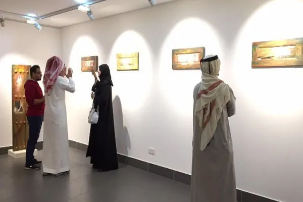 تراث القطيف والأحساء يتجسد في لوحات معرض فني بجدة