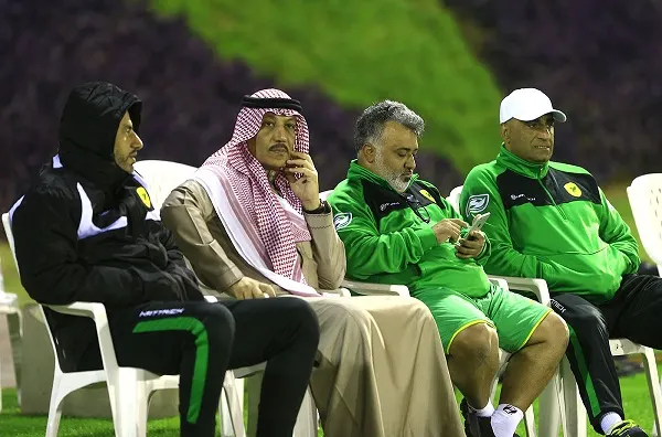 الخلجاويون يحفزون اللاعبين لهزيمة الأهلي