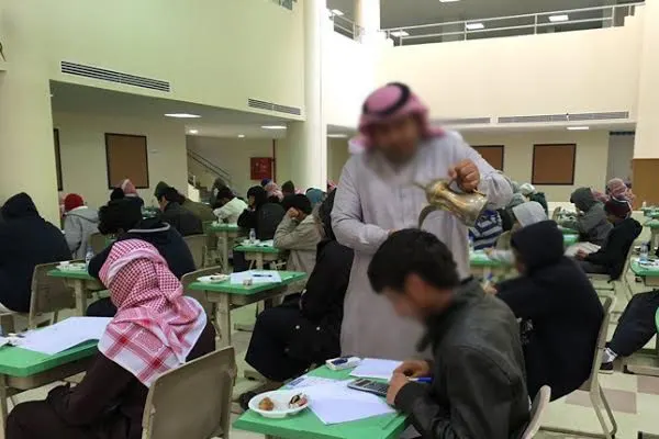 مبالغة المدارس في استعدادات الاختبار تثير ردود متباينة في المجتمع