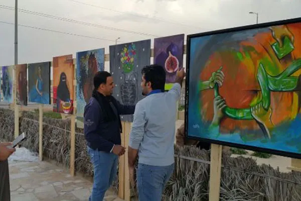 «كلنا رسامون» تحتفي بعيد الأم بلوحة في جبل قارة