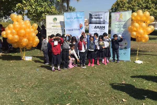 سماء سيهات تشهد إطلاق بالونات 500 طفل متضامن مع مرضى السرطان