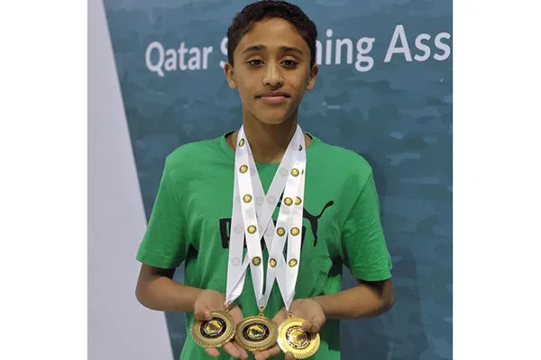 السباح علي العيسى يحقق 3 ذهبيات خليجية