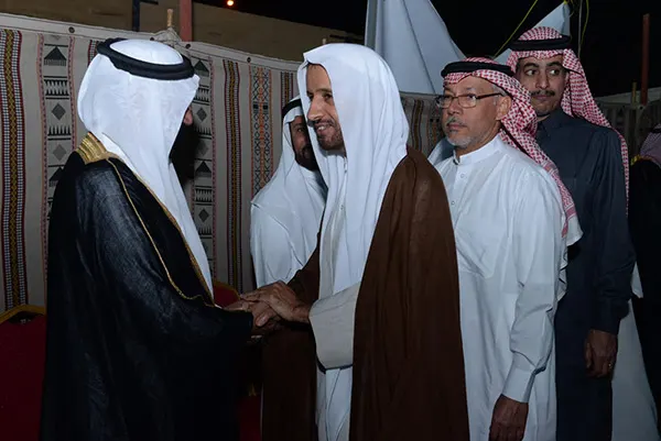 بالصور.. العمران تزف 33 عريسا في كرنفال جماعي