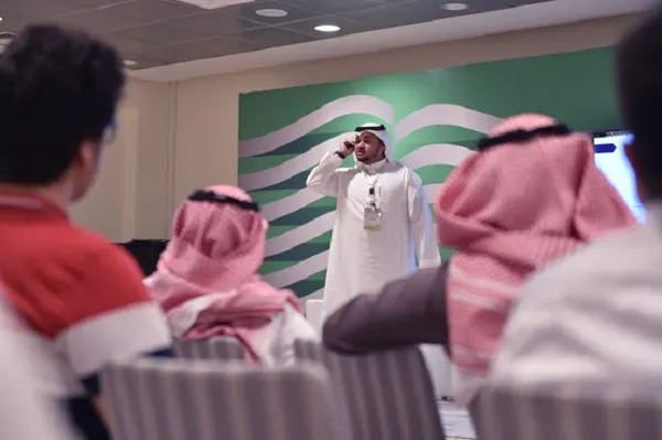 الروائي حيدر: الأديب الناجح هو من يتعلم باستمرار ويتميز عن الآخرين