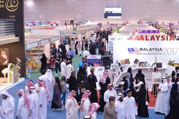 60 % من زوار معرض الرياض للكتاب إناث
