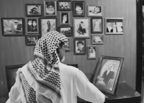 فلاش يدعو إلى تقنين التعامل مع «السوشيل ميديا» لمنع الجفاء الأسري