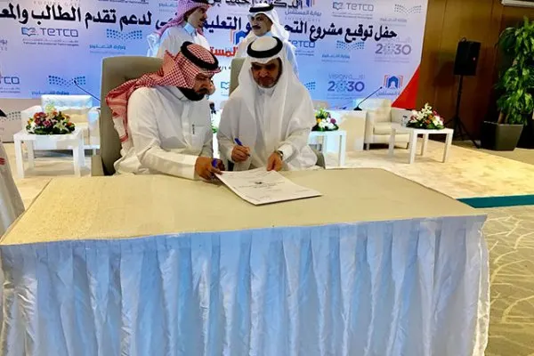 العيسى يطلق ”التعليم الرقمي“ ويعلن موعد وقف طباعة الكتب