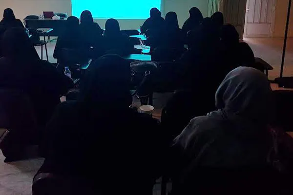 «زهور المستقبل» ينظم دورة «العلاقات وعصر الانفتاح» مع المدربة الخلف