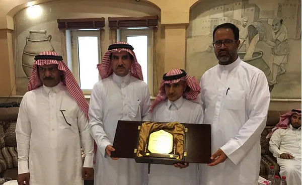 عنك.. متوسطة أيمن بن عبيد تقيم حفلًا توديعيًا لمنسقها الإعلامي الخالدي