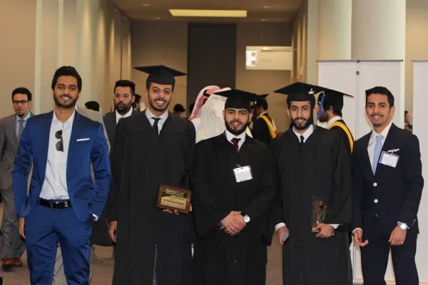 بالصور.. عشرة أندية طلابية تحتفي بتخرج 280 طالبا في نيوانجلاند الأمريكية