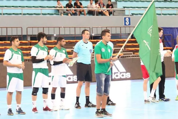 أخضر اليد يغادر إلى سلوفينيا بدون نصف لاعبيه