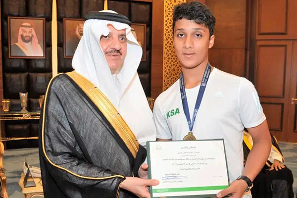 الأمير سعود بن نايف يكرم بطل التايكوندو السويق