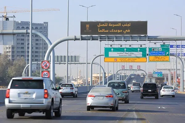 تحذير من ”المرور“ للسائقين: اترك مسافة كافية بين مركبتك والمركبة التي أمامك
